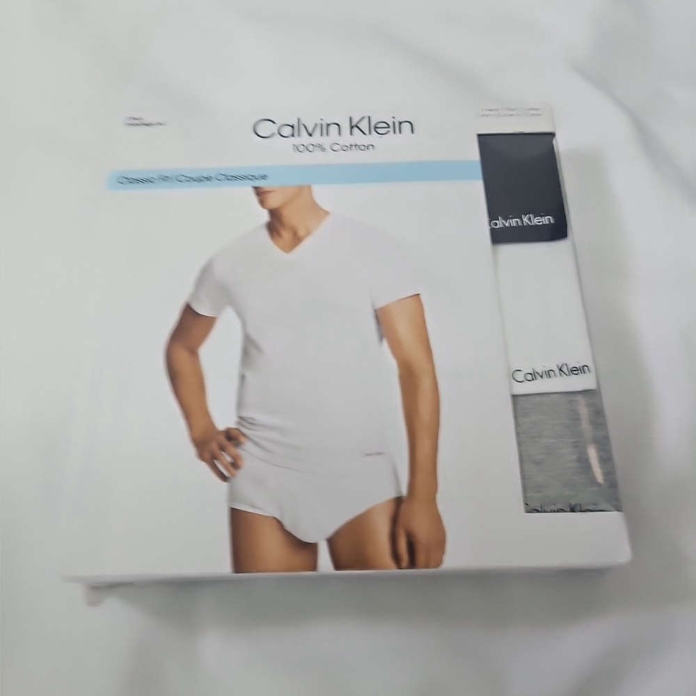 Calvin Klein Mens Classic Fit V-Neck T-Shirt Undershirt 3-Pack Size Medium New - Picture 7 of 10